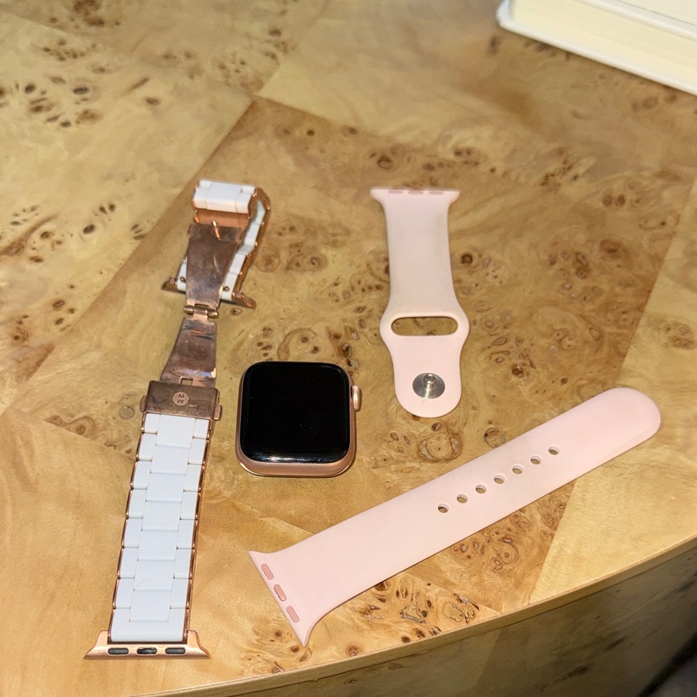 Apple Watch Series 4 with Interchangeable Bands - Pink and White